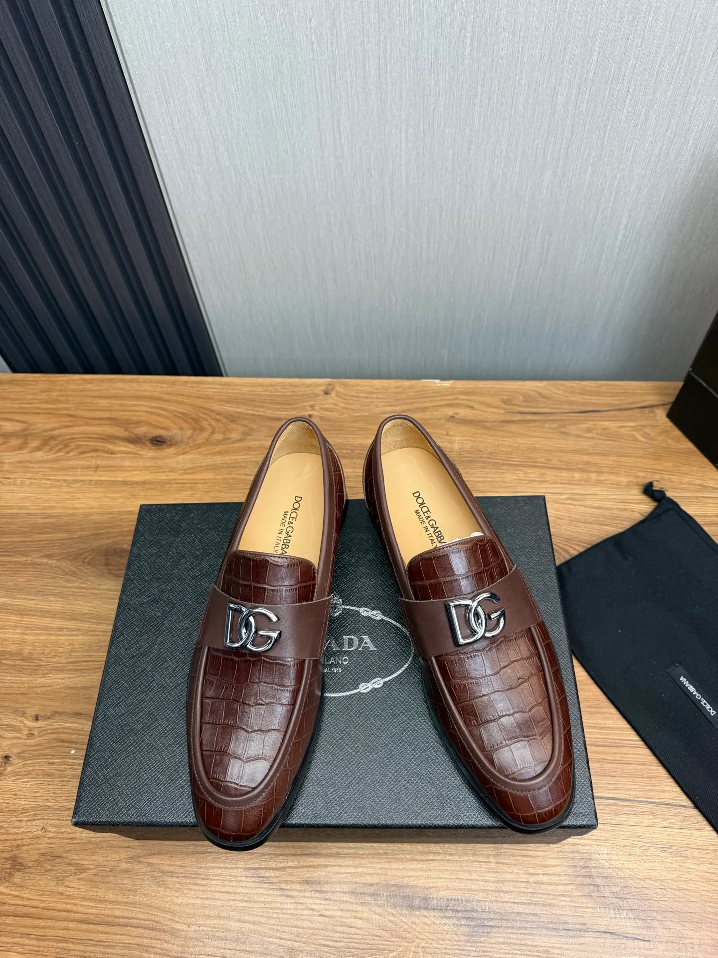 Factory price 520💰 Dolce&G .DG men's loafers👞 Classic and fashionable style, embellished with personalized DG logo. Imported cowhide, open-edge beaded cowhide, cowhide lining, original non-slip and wear-resistant outsole Size: 39-44 (customized at 38.45)